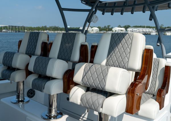 Front Runner 47 Center Console image