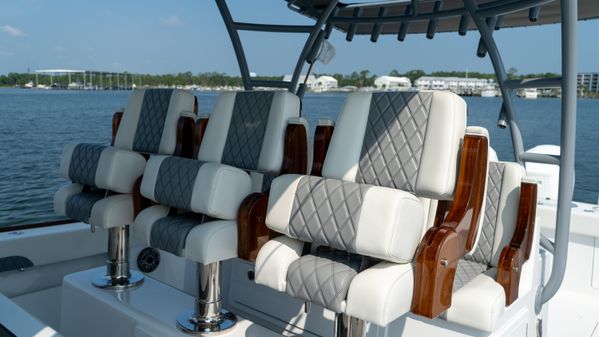 Front Runner 47 Center Console image