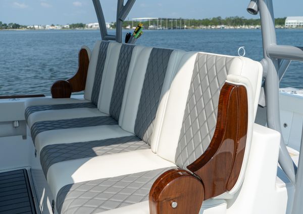 Front Runner 47 Center Console image