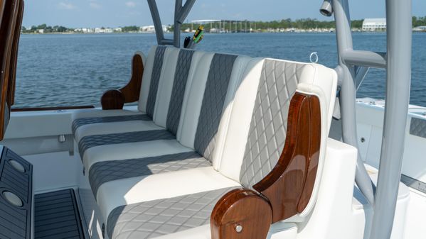 Front Runner 47 Center Console image