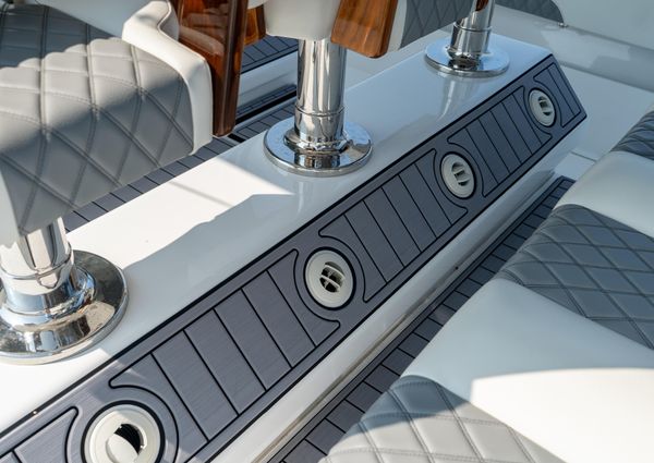 Front Runner 47 Center Console image