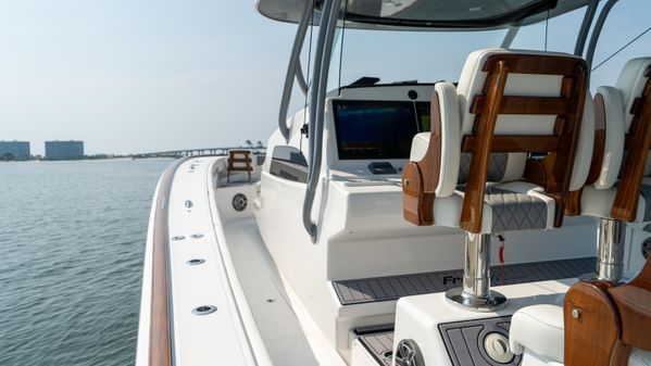 Front Runner 47 Center Console image