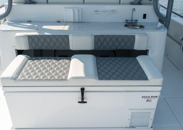 Front Runner 47 Center Console image