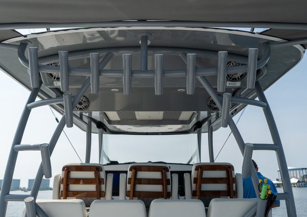 Front Runner 47 Center Console image