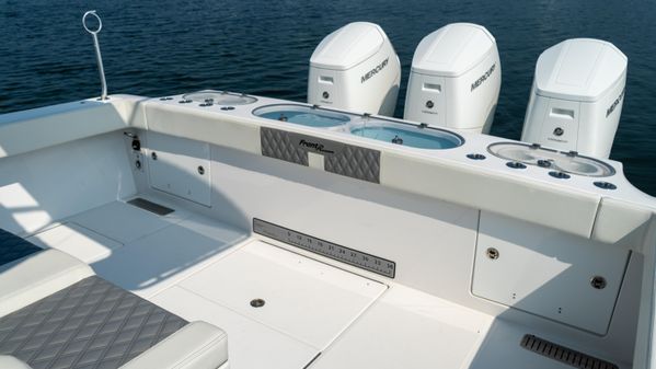 Front Runner 47 Center Console image