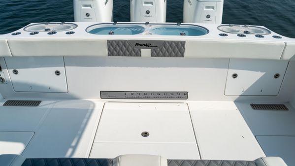 Front Runner 47 Center Console image