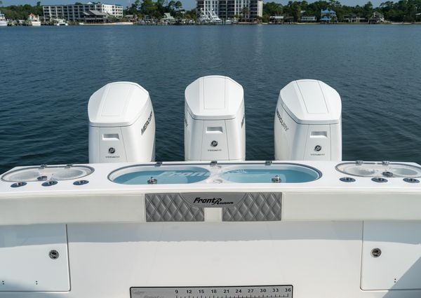 Front Runner 47 Center Console image