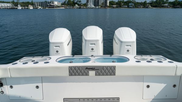 Front Runner 47 Center Console image