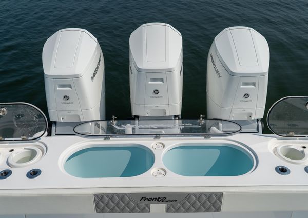 Front Runner 47 Center Console image