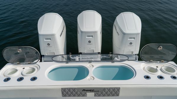 Front Runner 47 Center Console image