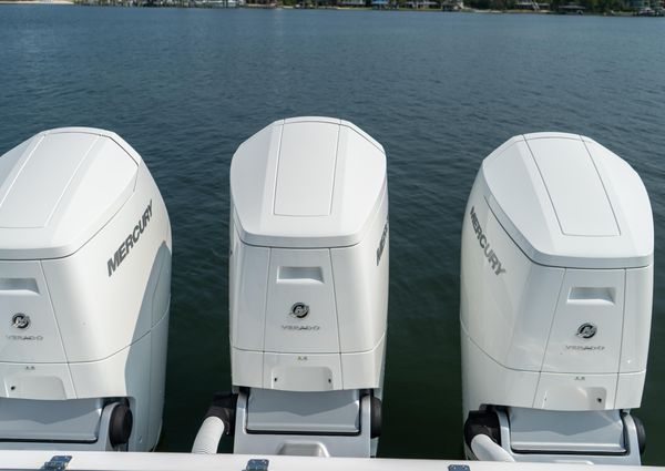 Front Runner 47 Center Console image