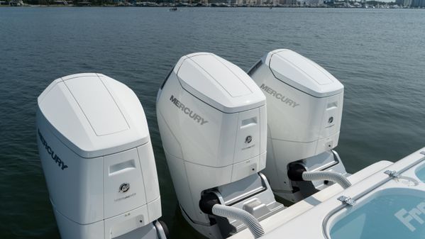 Front Runner 47 Center Console image