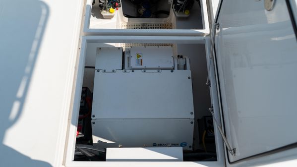 Front Runner 47 Center Console image