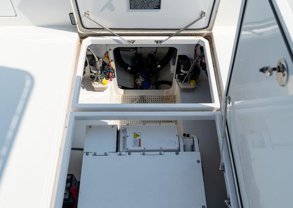 Front Runner 47 Center Console image