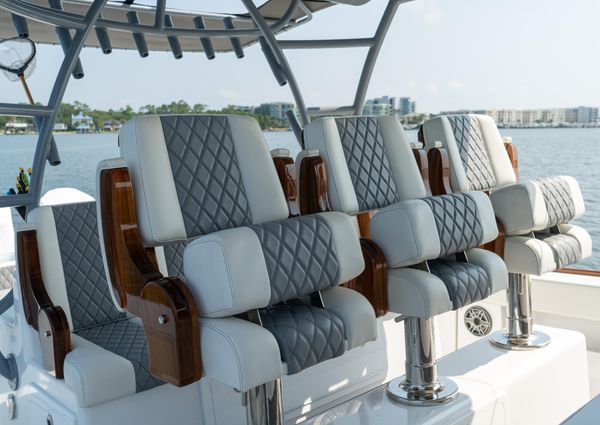 Front Runner 47 Center Console image