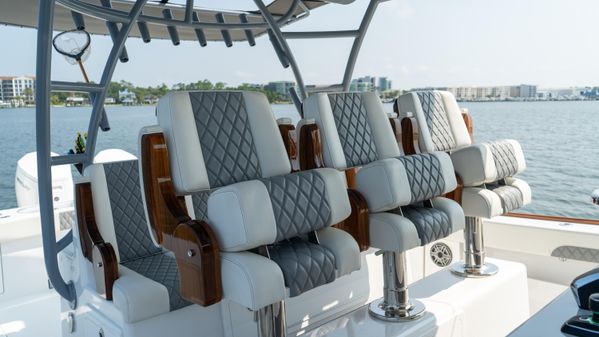 Front Runner 47 Center Console image