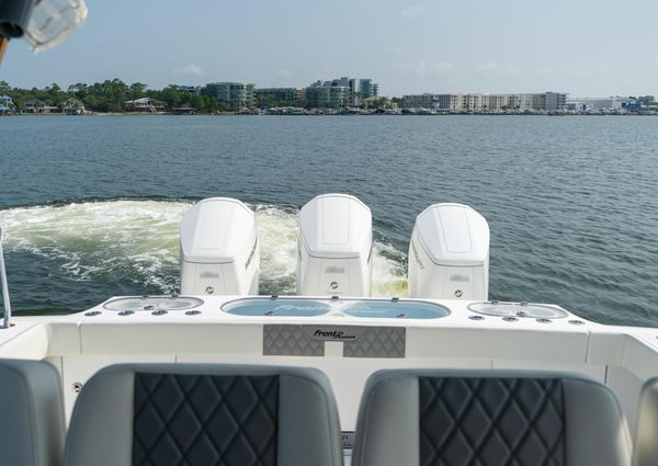 Front Runner 47 Center Console image