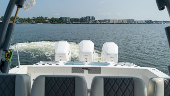 Front Runner 47 Center Console image