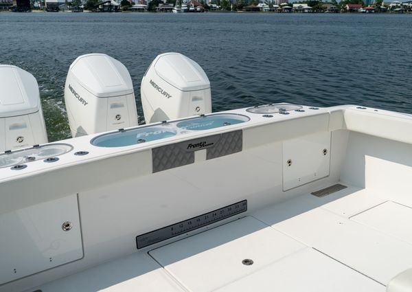 Front Runner 47 Center Console image