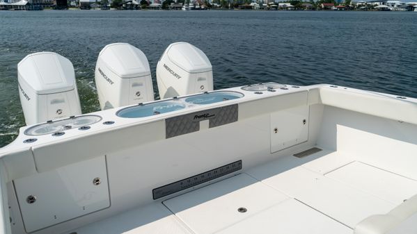 Front Runner 47 Center Console image