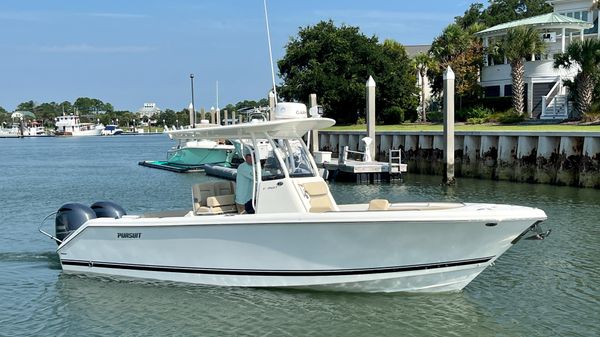 Pursuit C 260 Center Console 