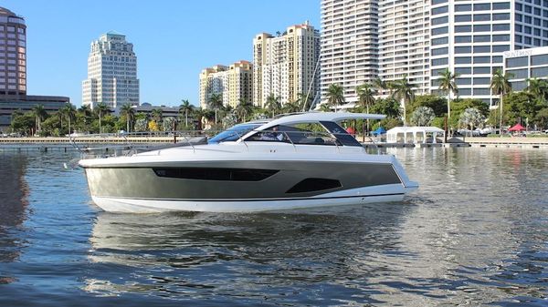Sealine S330