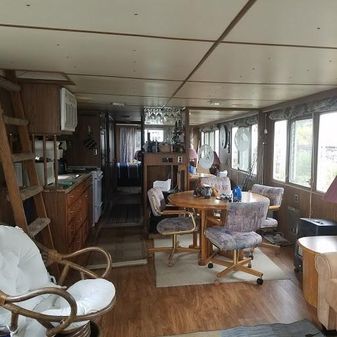 houseboat