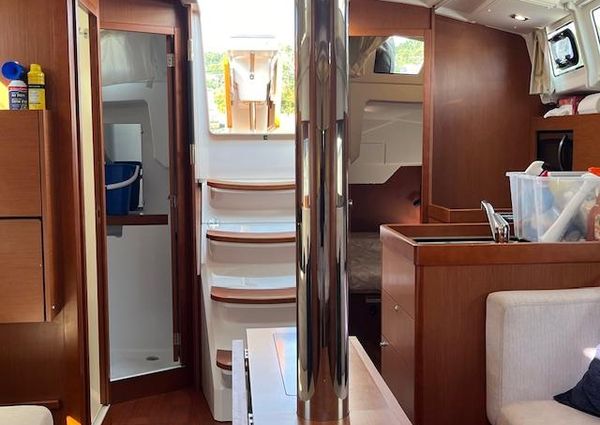 Beneteau Oceanis 38.1 image