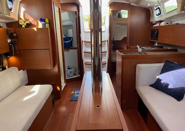 Beneteau Oceanis 38.1 image