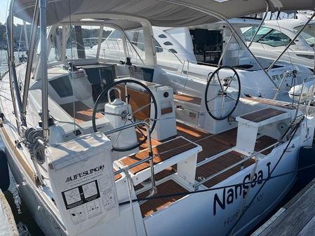 Beneteau OCEANIS-38-1 image