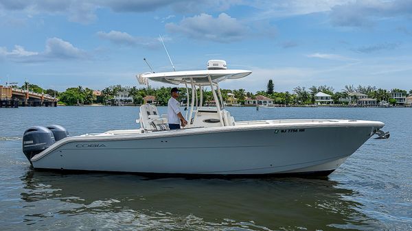 Cobia 277 Center Console 