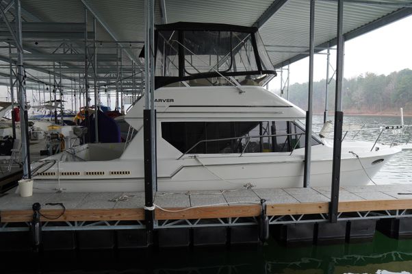Carver 320 Voyager - main image