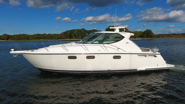 Tiara Yachts 3900 Sovran 