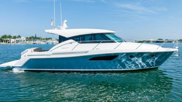 Tiara Yachts 44 Coupe
