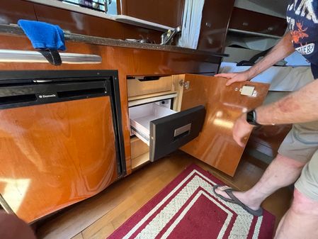 Sea Ray 350 Sundancer image