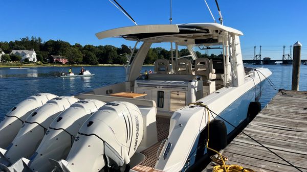 Boston Whaler 420 Outrage