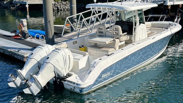 Boston Whaler 330 Outrage 