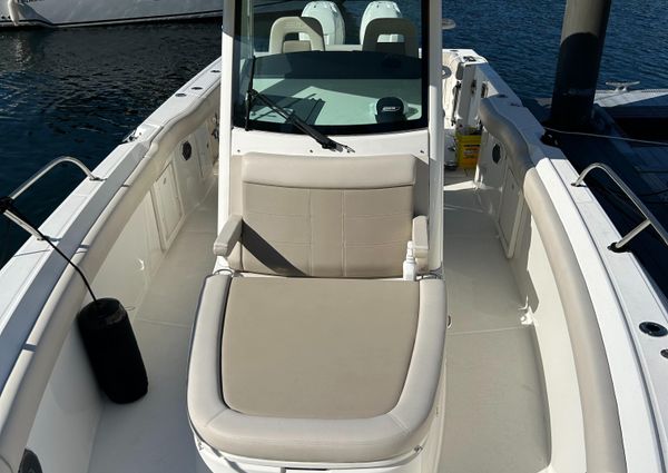 Boston-whaler 330-OUTRAGE image