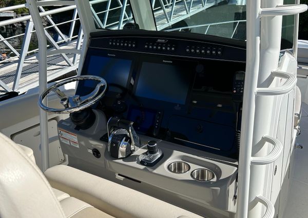 Boston-whaler 330-OUTRAGE image