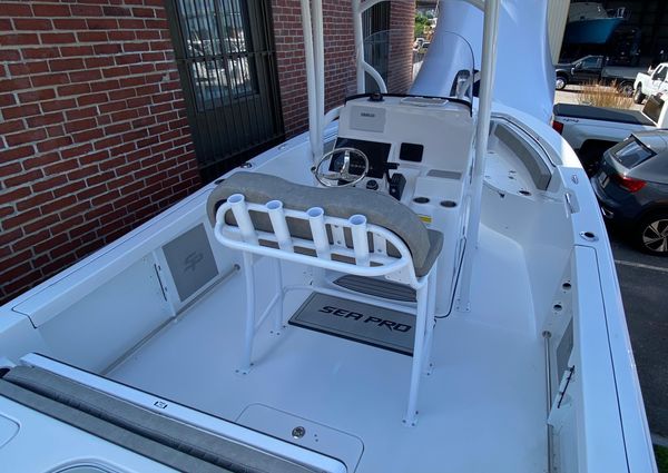 Sea-pro 222-CENTER-CONSOLE image