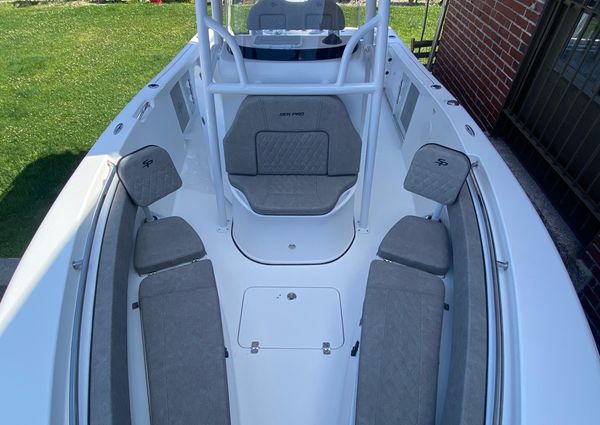 Sea-pro 222-CENTER-CONSOLE image