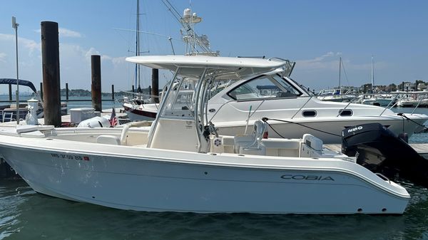 Cobia 237 Center Console 