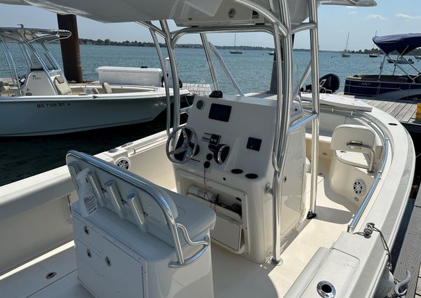 Cobia 237-CENTER-CONSOLE image