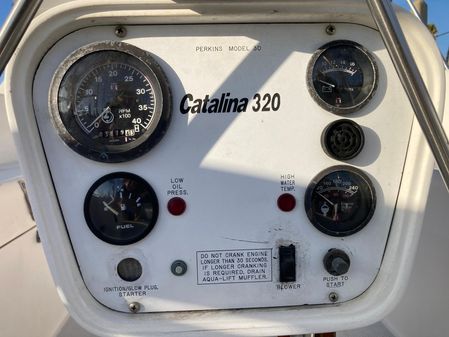 Catalina 320 image