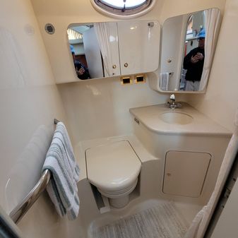 Sea Ray 38 AFT CABIN image