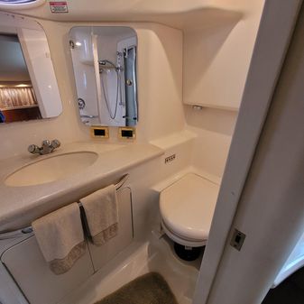 Sea Ray 38 AFT CABIN image