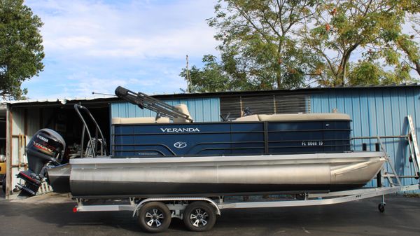 Veranda Vista 20RC Tritoon