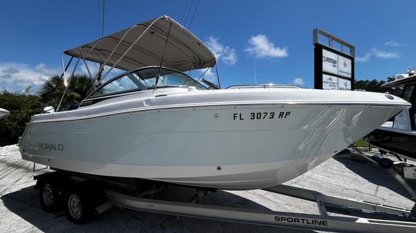 Robalo R227 Dual Console 