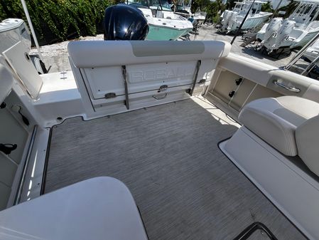 Robalo R227 Dual Console image