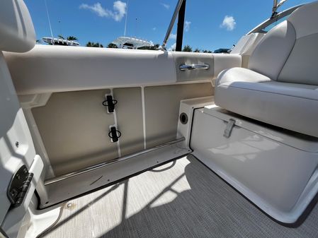 Robalo R227 Dual Console image